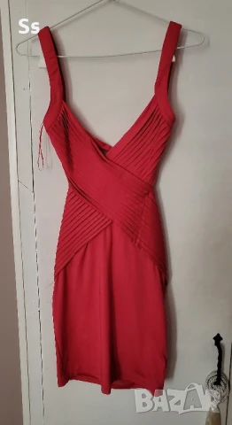 къса коктейлна рокля с гол гръб в цикламен цвят