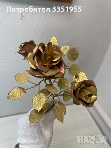 Красива метална антикварна роза