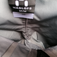 Продавам малки чисто нови качествени водоустойчиви панталони със странични ципове Haglofs , снимка 4 - Панталони - 44554012