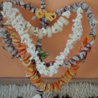 Традиционни ръчно изработени сурвачки от дрян с вълна, естествени материали и сушени плодове., снимка 2 - Други - 16872520