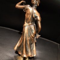 Статуетка , снимка 3 - Антикварни и старинни предмети - 29543236