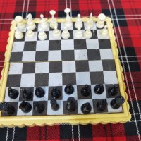 Стар магнитен шах от времето на СОЦ-а , снимка 1 - Антикварни и старинни предмети - 39964269