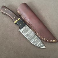 Ловен нож от Дамаска стомана с дръжка от палисандрово дърво и  кожена кания, снимка 3 - Ножове - 44014621