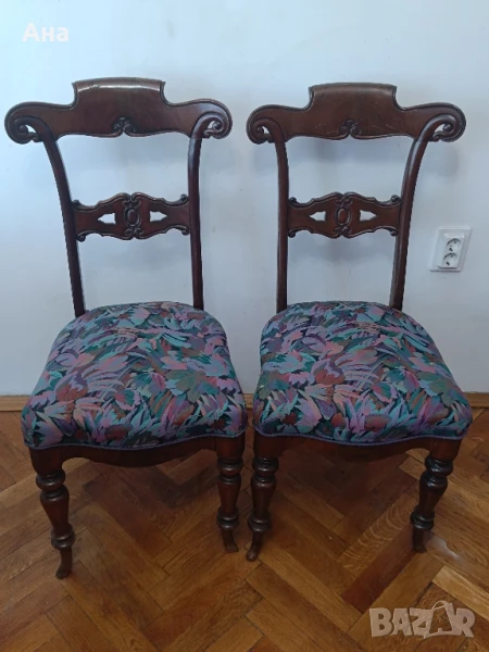 Стари масивни дървени столове от череша с дърворезба

, снимка 1