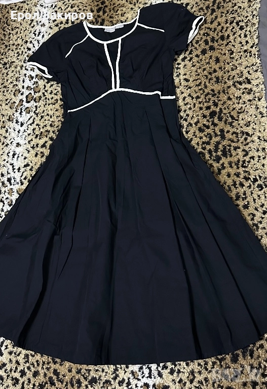 Черна рокля с бял акцент, снимка 1