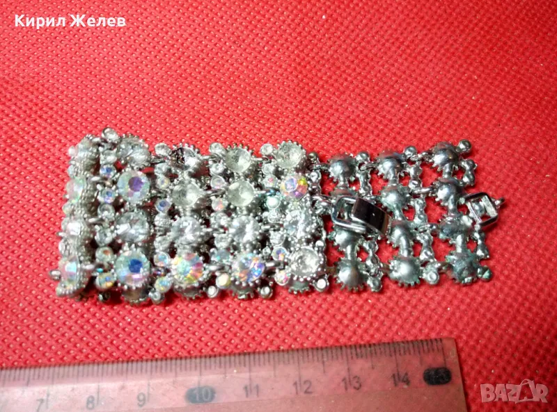 КРАСИВА ПОСРЕБРЕНА РЕТРО СТИЛ ГРИВНА с ИСКРЯЩИ ФАСЕТИРАНИ КРИСТАЛИ 47432, снимка 1