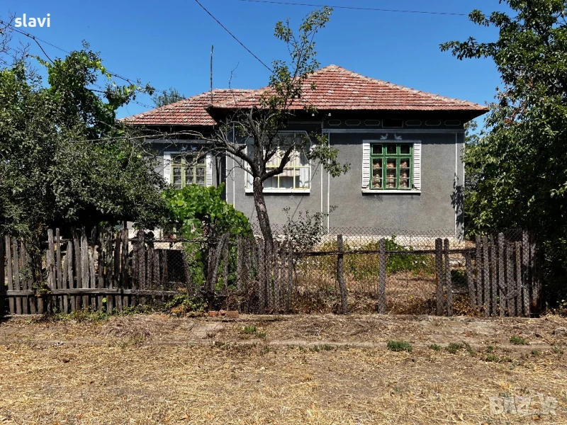 Продавам дворно място с къща и кладенец, снимка 1