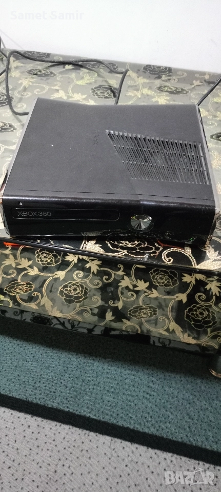 XBOX 360 с 1бр. джойстик и 1бр. игра, снимка 1