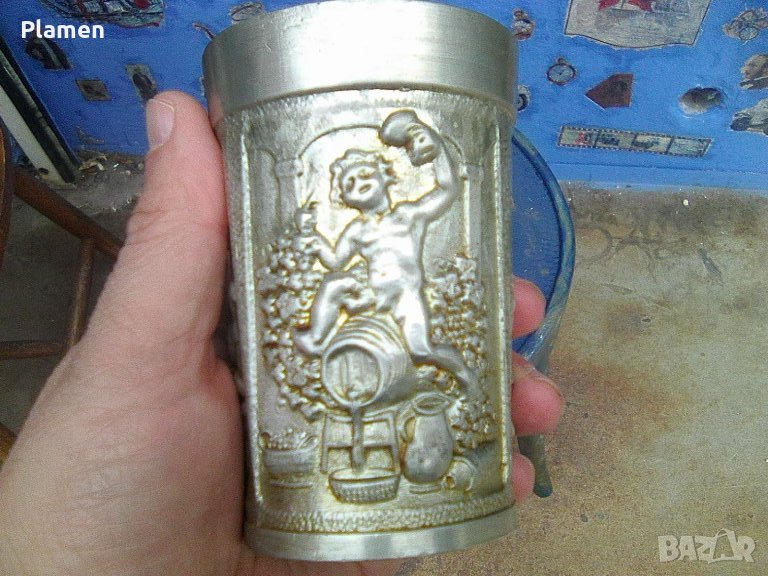 Масивна калаена чаша за вино с инкрустирани три картини , снимка 1