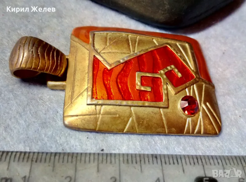 РАЗКОШЕН СТАР ЕМАЙЛИРАН ПОЗЛАТЕН МЕСИНГОВ ВИНТИДЖ АРТ МЕДАЛЬОН с ФАСЕТИРАН ГРАНАТ 60731, снимка 1