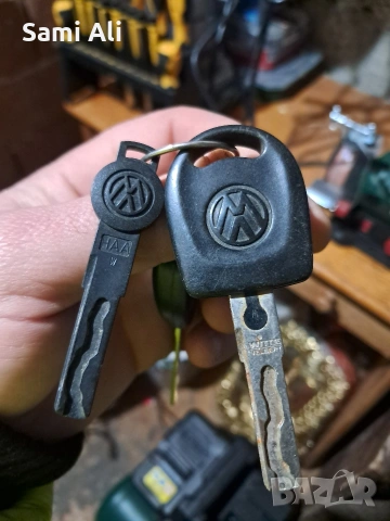 Продавам лот от различни видове автомобилни ключове (заготовки) и дистанционни, снимка 10 - Аксесоари и консумативи - 53918296