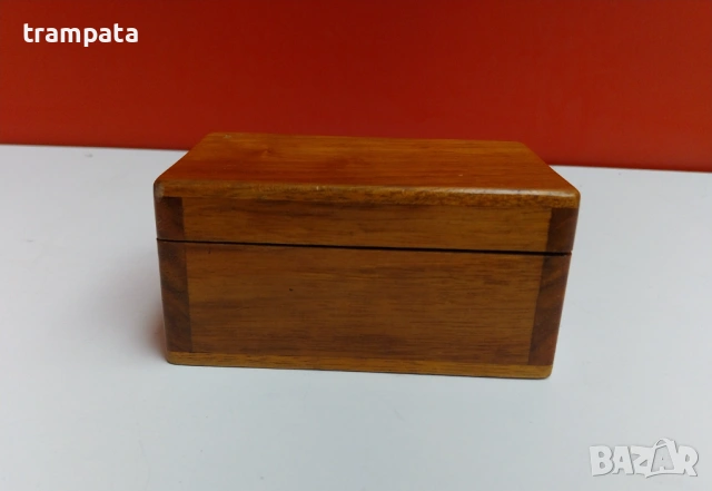 НАЙ ДОБРАТА ОФЕРТА Антична дървена кутия за цигари ,бижута и др от 1922 год.