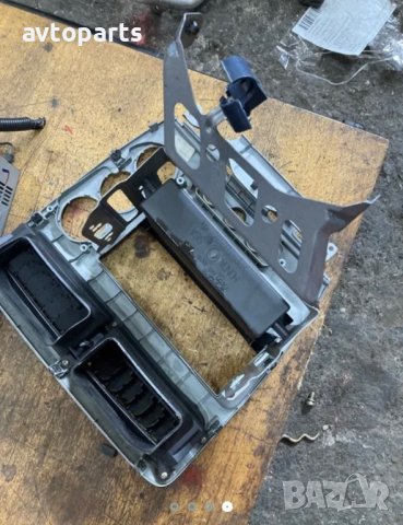 Honda civic 2004година Централна конзола с шкафче и духалки, снимка 4 - Части - 40469769