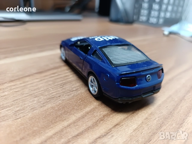 Ford Mustang GT - мащаб 1:43 на MSZ моделът е без липси и опаковка в добро състояние, снимка 2 - Колекции - 53113168