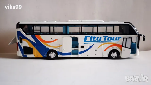 City Tour Bus Pull Back 1:32, снимка 5 - Колекции - 48014990