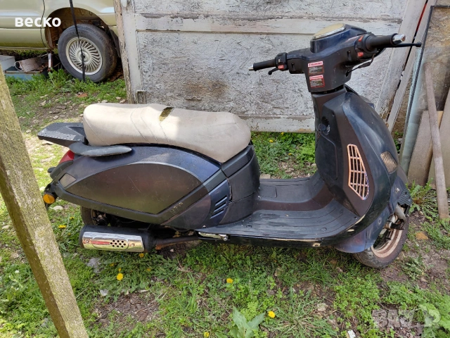 Продавам скутер 2012 внос холандия