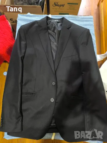 Официален костюм 