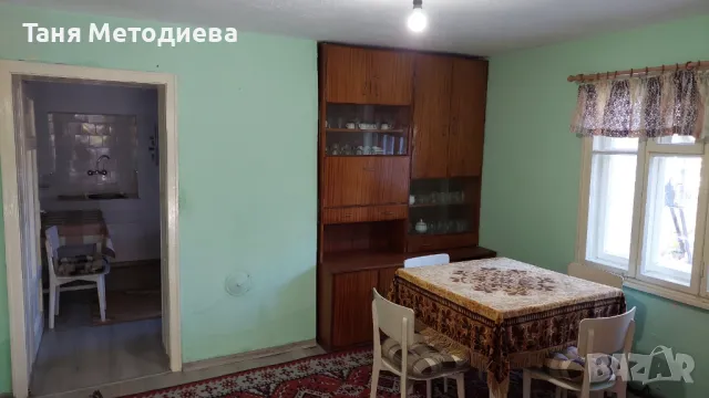 Масивна двуетажна къща 148м2, селскостопански постройки и двор 1126м2 с. Слатина 25км от Карлово, снимка 6 - Къщи - 50151884