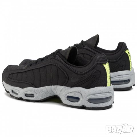 Оригинални маратонки NIKE.