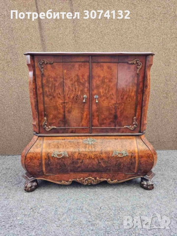 Шкаф в стил Чипъндейл с интарзия