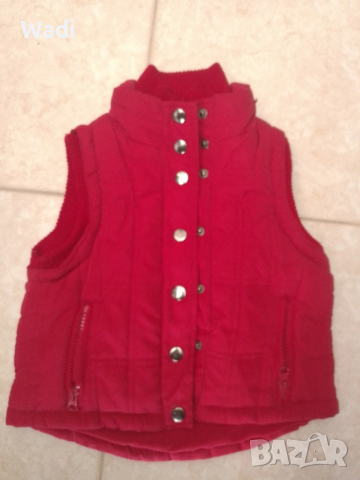 Бебешка изолирана жилетка без ръкави и качулка 