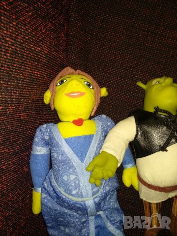 Шрек и Фиона..пеят на български и разказват приказка