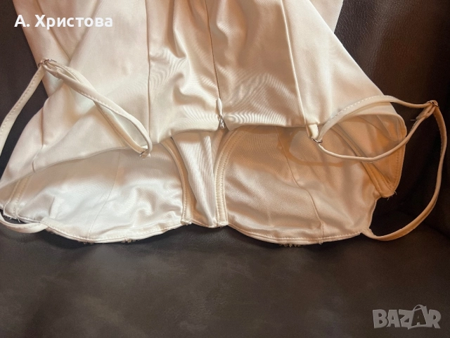 Бяла рокля Bershka, снимка 5 - Рокли - 52247338