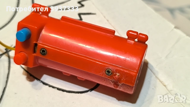 80s with this vintage plastic Porsche 904 GTS remote-controlled toy car, made in Singapore, снимка 3 - Колекции - 53192293