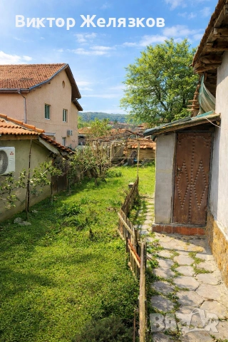 Къща с малък двор, снимка 2 - Къщи - 53882117