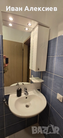Горен шкаф за баня с огледало и осветление, снимка 2 - Шкафове - 52917545