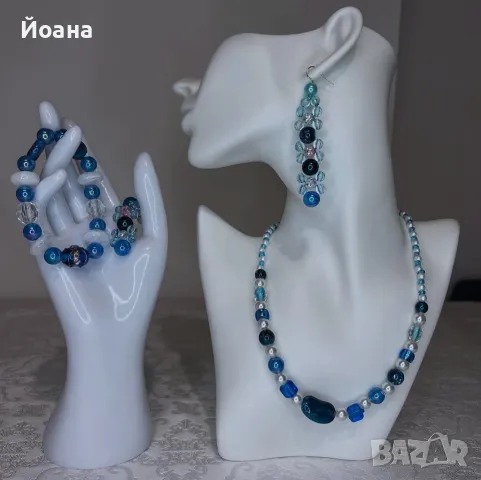 Ръчно изработен комплект бижута - гривна, обеци и гердан. Син морски 