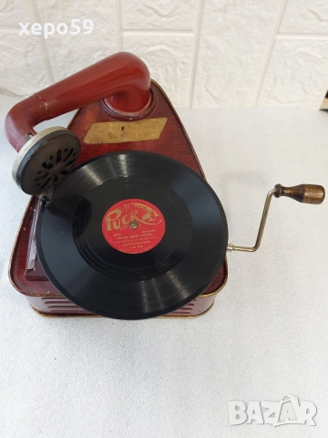 Рядък миниатюрен грамофон начало на 20 век, снимка 2 - Антикварни и старинни предмети - 52681392