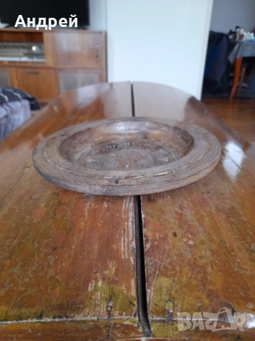 Стара декоративна дървена чиния