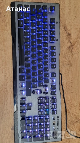Геймърски лот: Механични клавиатури (Logitech, Roccat), Saitek Cyborg и Контролери, снимка 5 - Клавиатури и мишки - 54346951