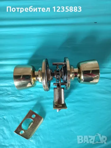 Топки за врати с вградена брава за интериорни вътрешни врати.