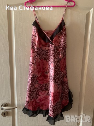 Сатенена нощница рокля розова с леопардов принт и рози 