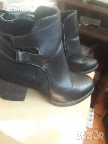 Боти, снимка 2 - Дамски боти - 34394381