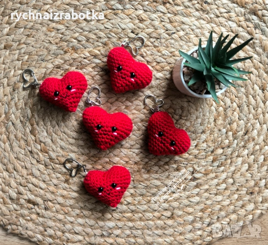 Плетен ключодържател Червено сърце