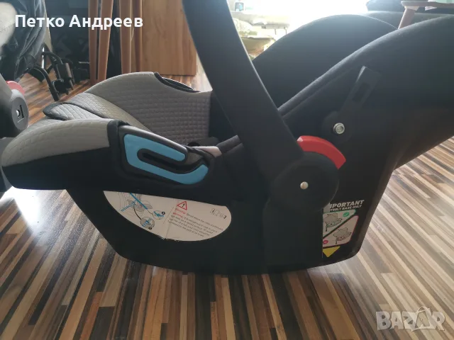 4 бр. Mountain Buggy – 2 кошници за кола Protect 0-13 кг + 2 коша Plus за новородено, снимка 2 - Стоки за близнаци - 55792451