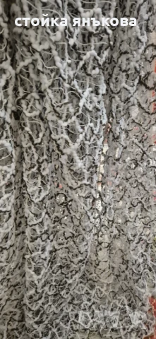 Перде в бяло и тъмно кафяво плетено на дупки, снимка 2 - Пердета и завеси - 51220968