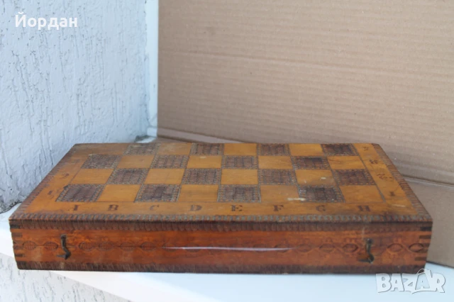 Стар дървен шах 