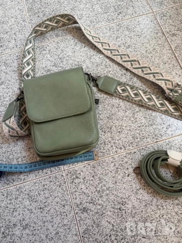 Дамска малка чантичка, снимка 3 - Чанти - 52812859