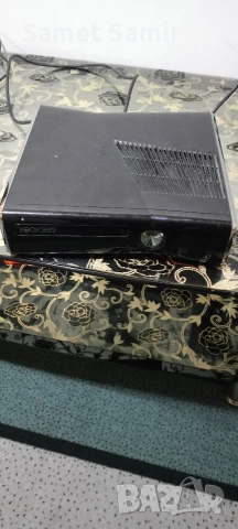 XBOX 360 с 1бр. джойстик и 1бр. игра
