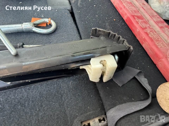 0402 оригинален крик + кука  за opel zafira a цена 20 евро общо оригнален крик + кука за теглене + о, снимка 3 - Части - 53353118