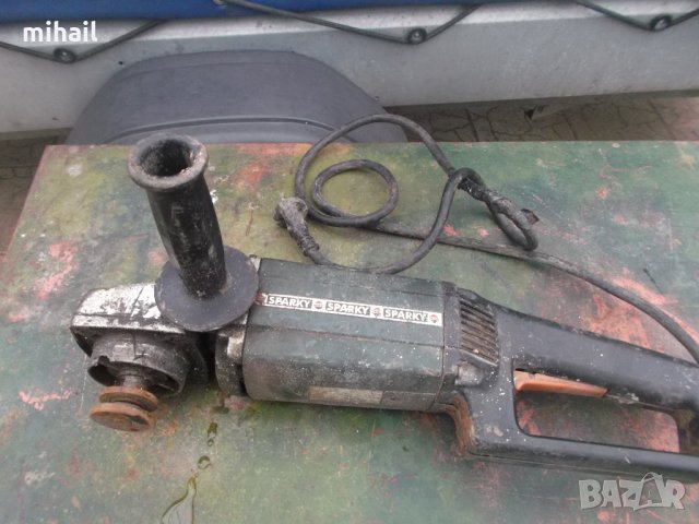 Български ъглошлайф на части