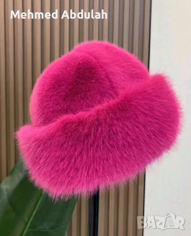 Ярко розова дамска шапка 