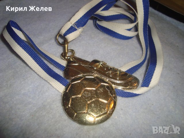 СТАР ПОЗЛАТЕН СПОРТЕН МЕДАЛ с ЛЕНТА ФУТБОЛ ЗЛАТНА ТОПКА ОБУВКА 30648, снимка 5 - Антикварни и старинни предмети - 38026200