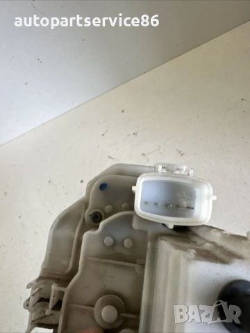 Брава Предена дясна заключващ механизъм за Alfa Romeo 159 Sportwagon 2.0 M-Jet (2009), снимка 2 - Части - 53199315