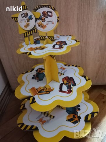 Строителни машини Превозни Средства Багер 3 етажна Триетажна поставка стойка мъфини картонена, снимка 2 - Други - 30272533