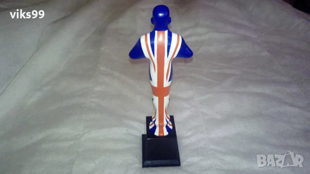 Souvenir Madame Tussaud's Vinalmation Large Award UK, снимка 3 - Арт сувенири - 39458688